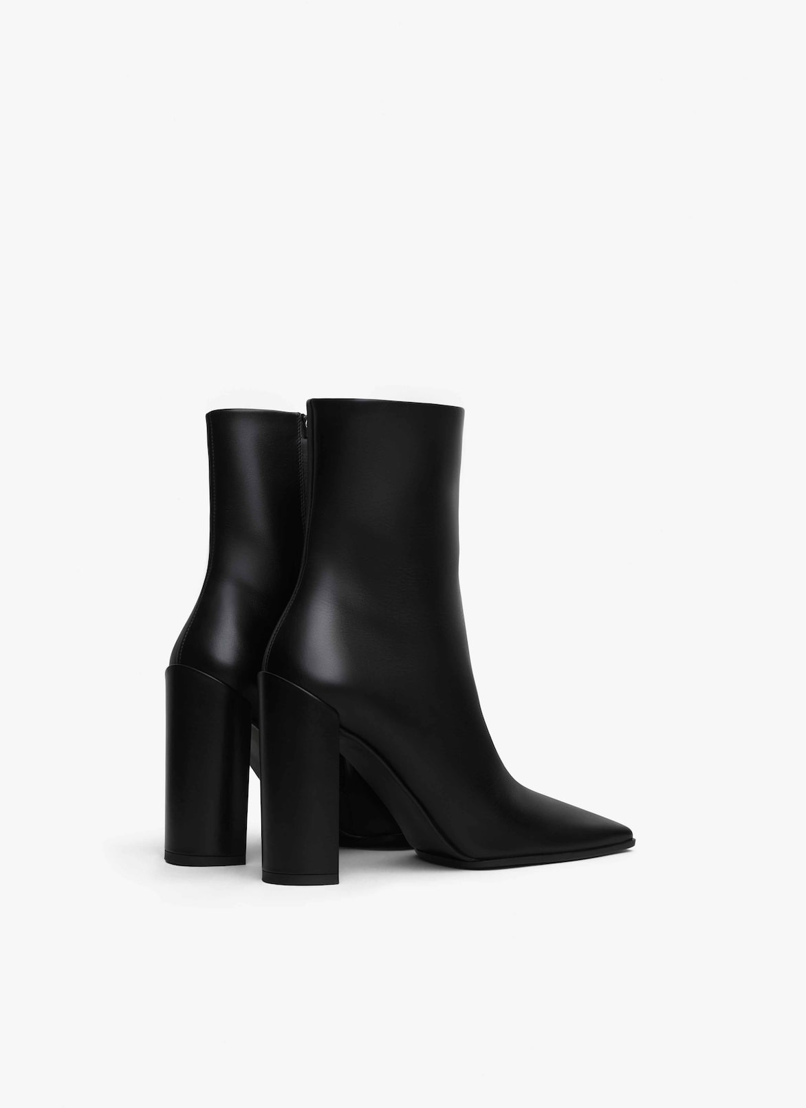 SQUARE ANKLE BOOTS IN CALFSKIN ALAÏA BLACK SQUARE ANKLE BOOTS IN CALFSKIN